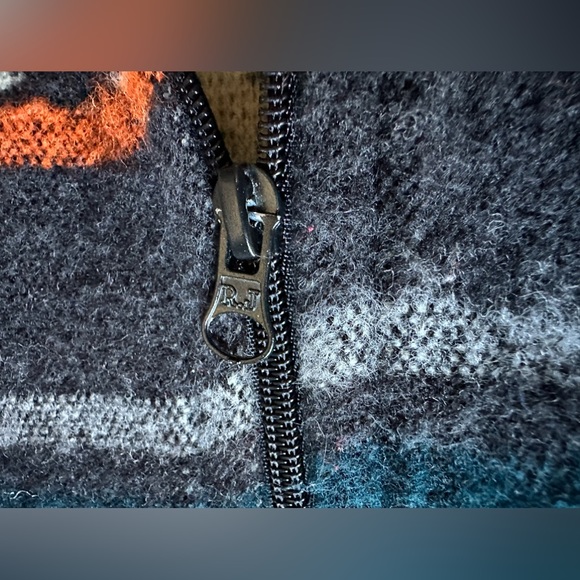 Native print zip up - Picture 6 of 11